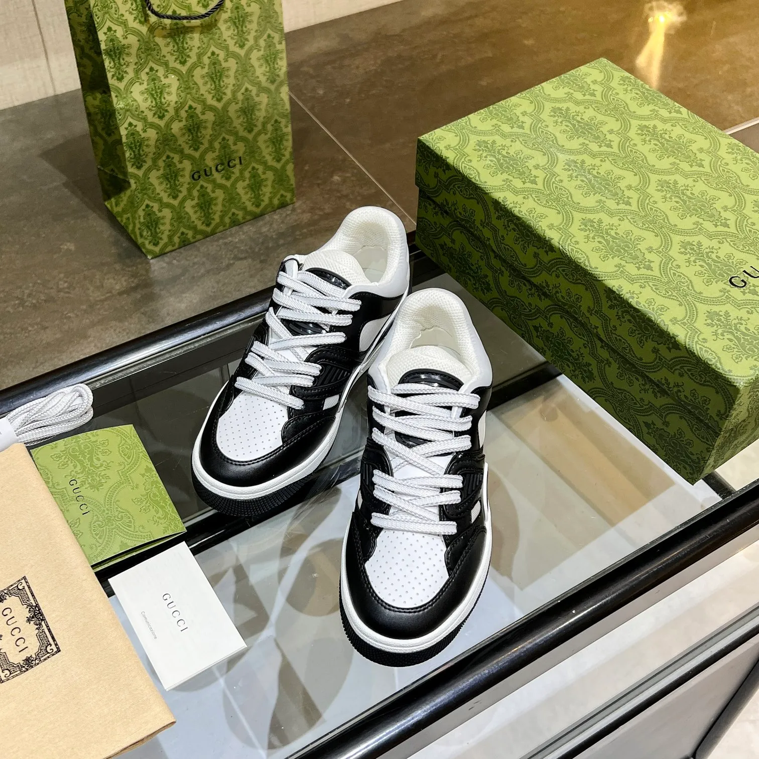 💕💕Factory direct selling price p600💕💕 Men’s size +10 high version, the top version of 2022 Gucci low-top sneakers! The new colors are reproduced one to one. New style for early spring, creating a perfect style💣💣💣street style🔥🔥🔥cool and trendy C-level fashionable outfit with a retro and futuristic feel🌹🌹🌹classic boot shape + British color-blocking design, super eye-catching. Various leather splicing, original reverse mold last type, imported high-end knitting needles showing exquisite texture! Open mold to customize high-density TPU outsole. 15 colors come out first. Size: Female 35-41 Male 39-46
